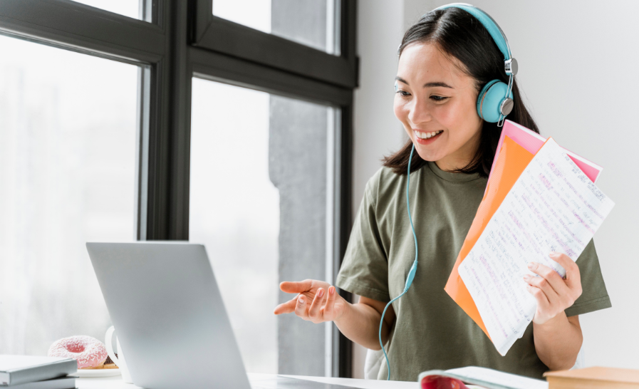 mahasiswa belajar ielts di preparation class